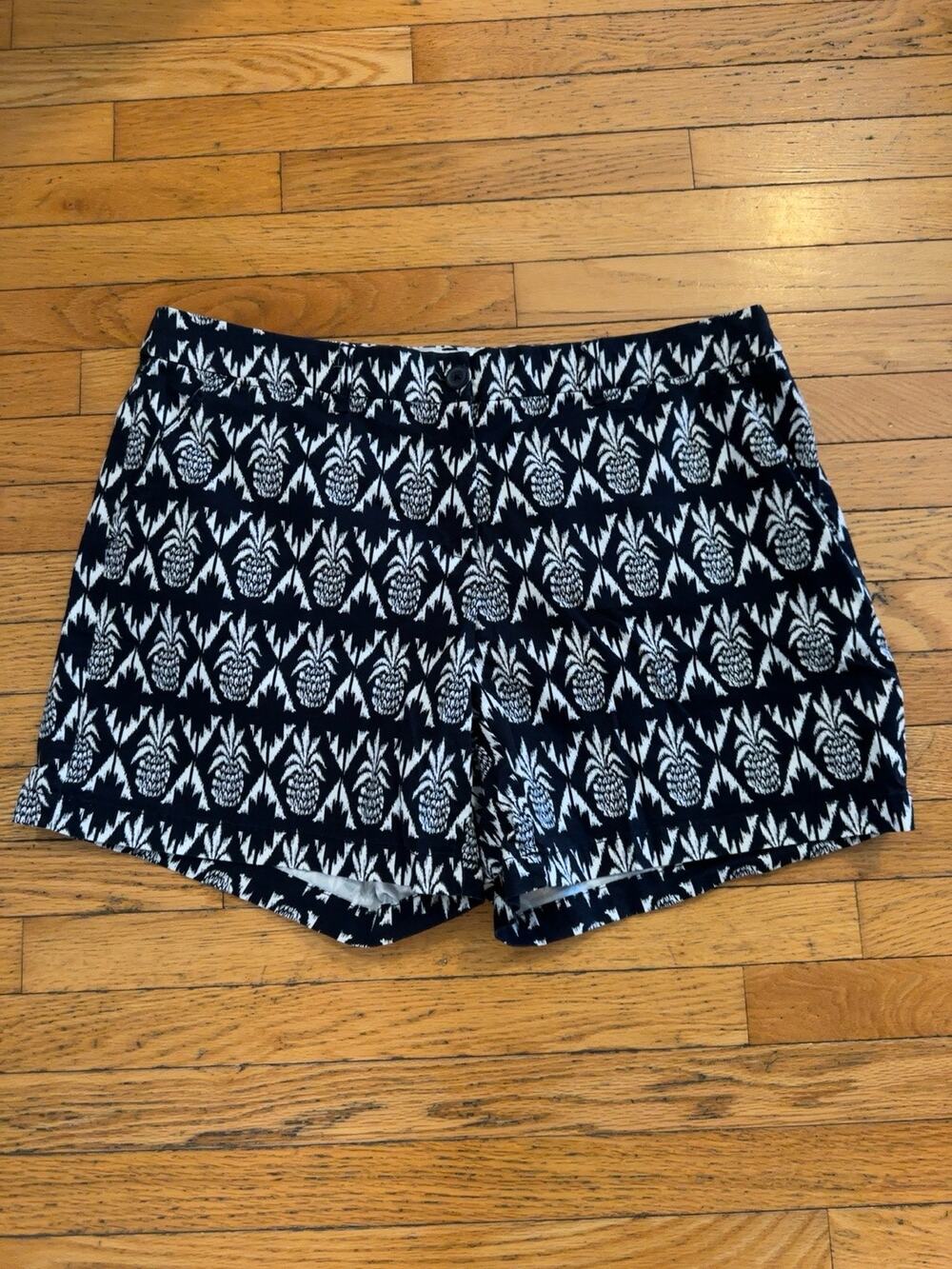 Crown & Ivy Womens 18W Pineapple Print Shorts Black White Tropical Casual
